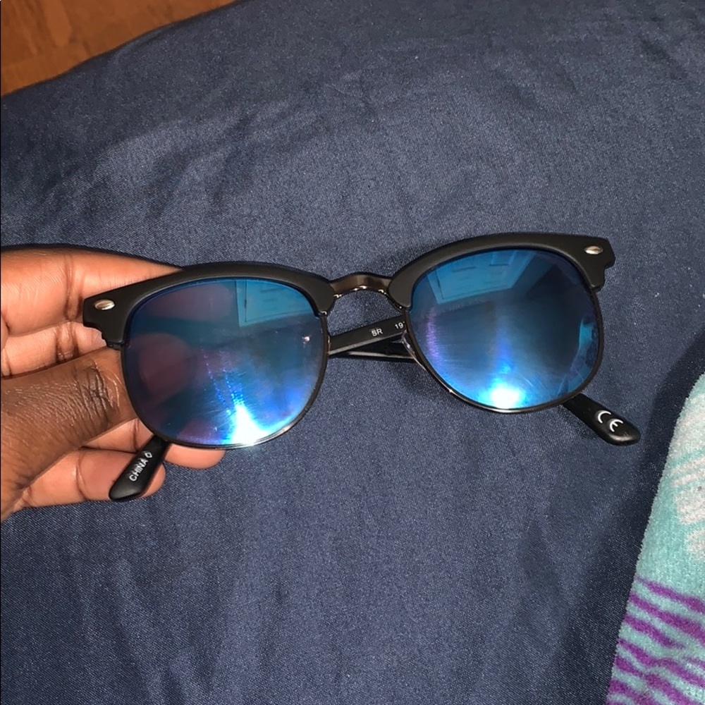 Blue unisex sunglasses